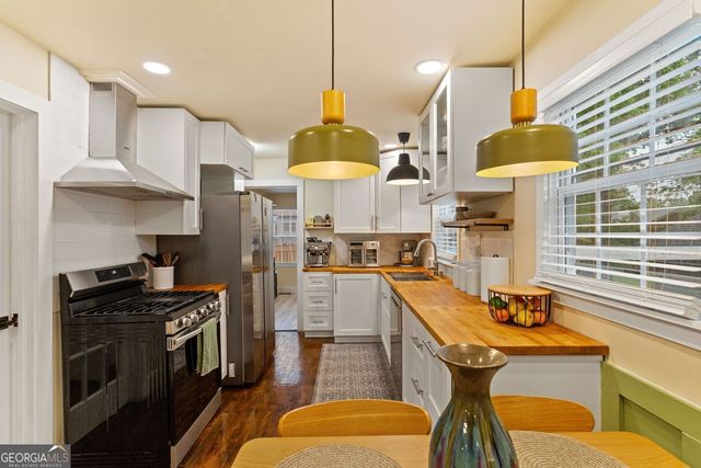 1045 Dell Avenue SE, Smyrna, GA 30080