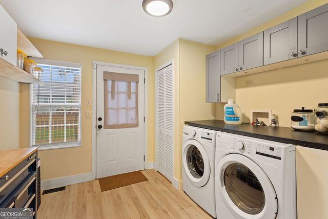 1045 Dell Avenue SE, Smyrna, GA 30080