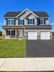 23 Royal Aberdeen Lane, Henrietta, NY 14586