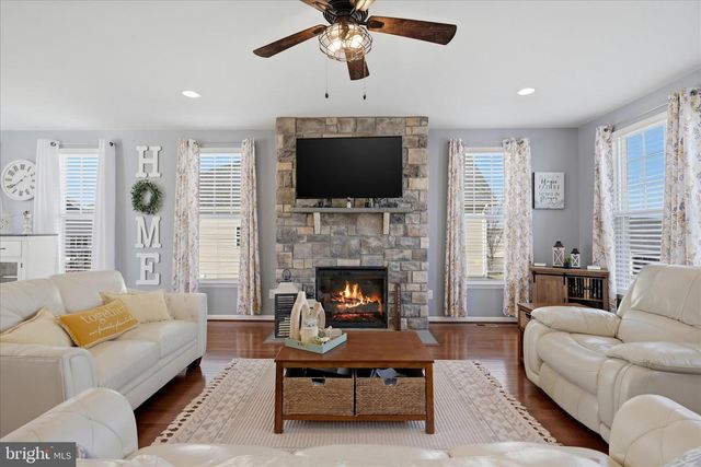 224 COURIER DR, Charles Town, WV 25414