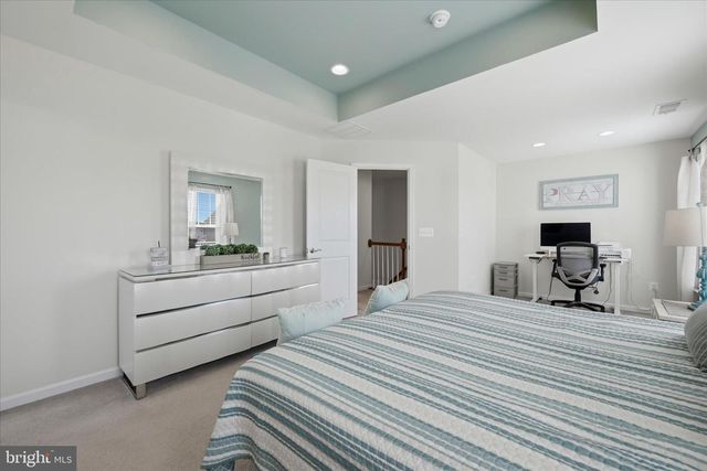 224 COURIER DR, Charles Town, WV 25414