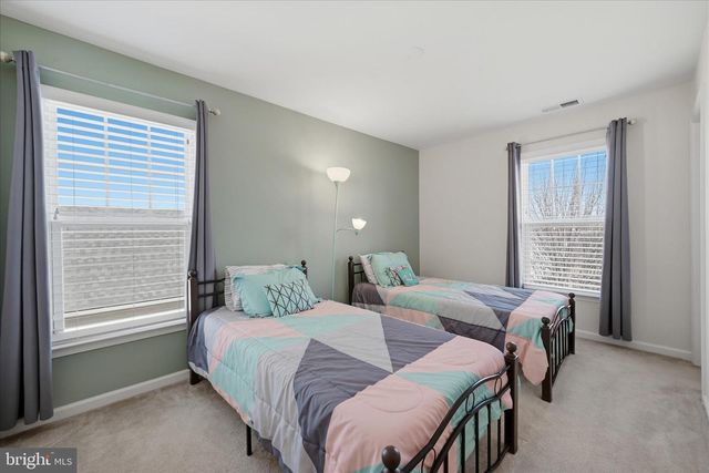 224 COURIER DR, Charles Town, WV 25414