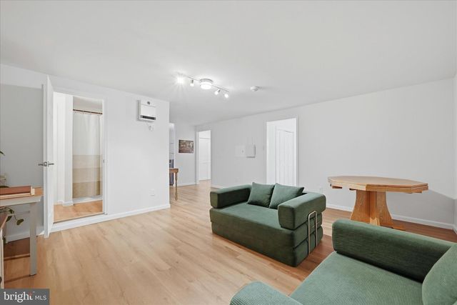 224 COURIER DR, Charles Town, WV 25414