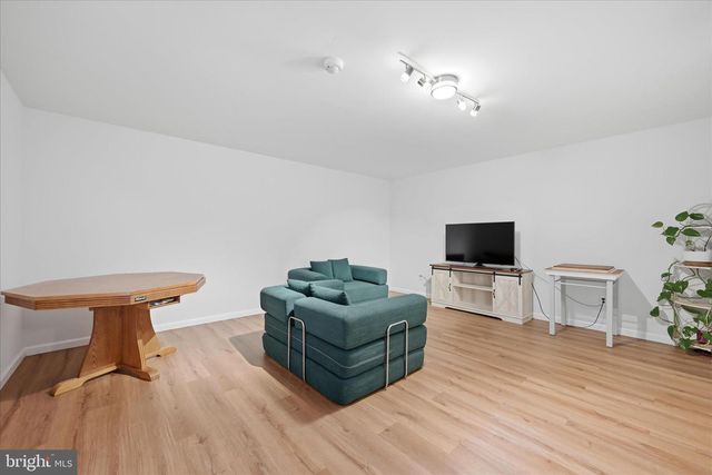 224 COURIER DR, Charles Town, WV 25414