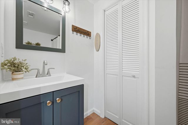 224 COURIER DR, Charles Town, WV 25414