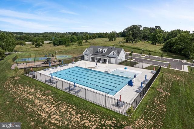 224 COURIER DR, Charles Town, WV 25414