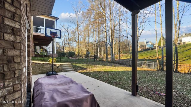 2727 Macy Blair Rd, Knoxville, TN 37931