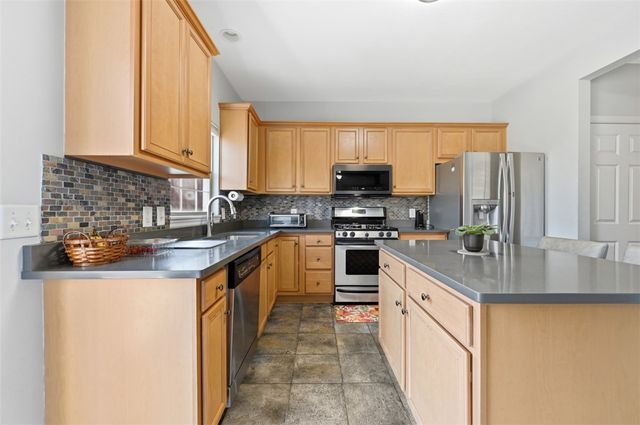 2426 Rochester Rd G, Franklin Park, PA 15143