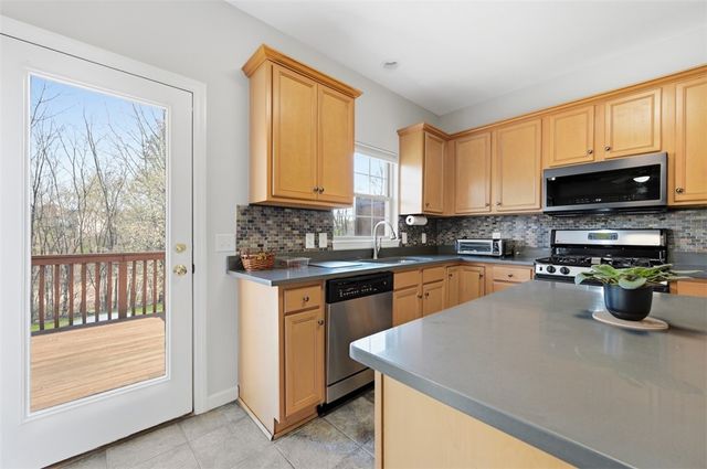 2426 Rochester Rd G, Franklin Park, PA 15143