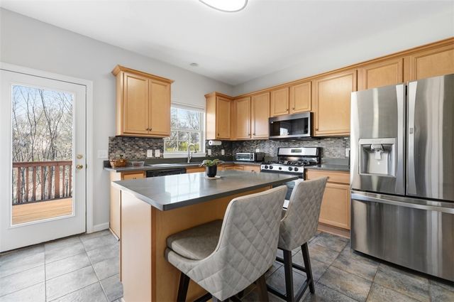 2426 Rochester Rd G, Franklin Park, PA 15143