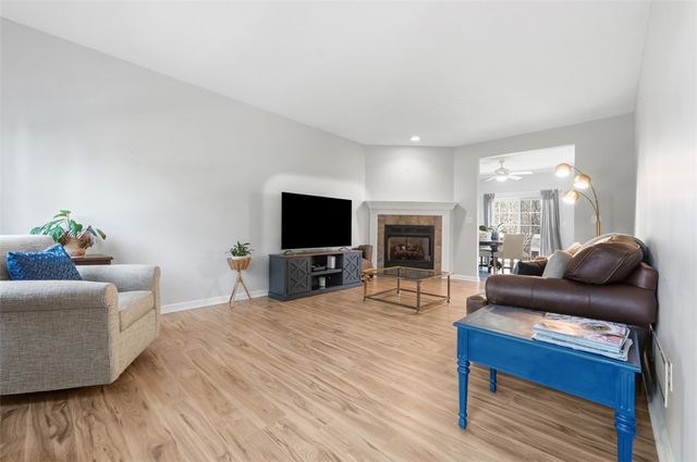 2426 Rochester Rd G, Franklin Park, PA 15143
