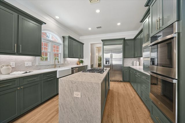6635 Rutgers Avenue, West University Place, TX 77005