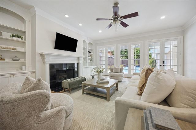 6635 Rutgers Avenue, West University Place, TX 77005