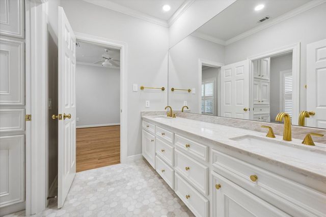 6635 Rutgers Avenue, West University Place, TX 77005