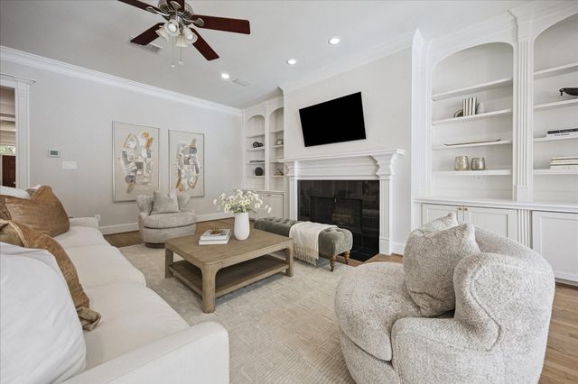 6635 Rutgers Avenue, West University Place, TX 77005