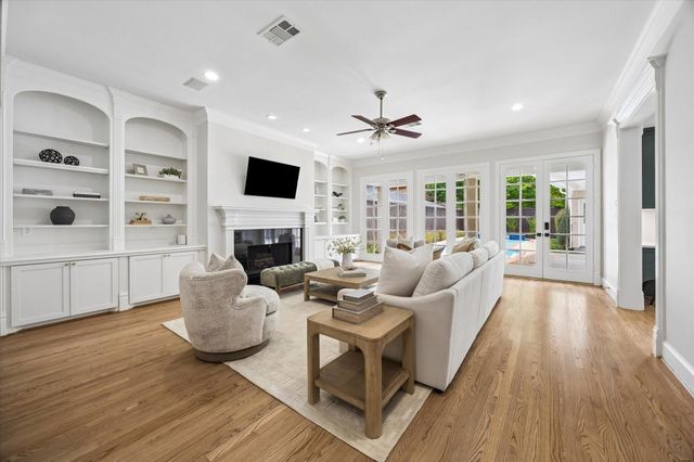 6635 Rutgers Avenue, West University Place, TX 77005