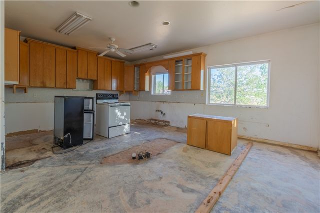 245 W Warren Avenue, Colorado City, AZ 86021