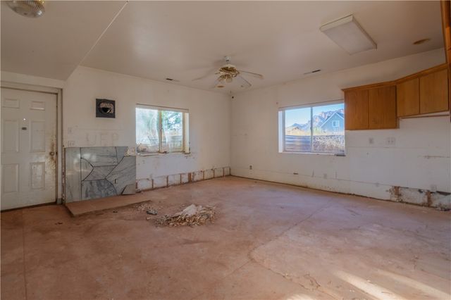 245 W Warren Avenue, Colorado City, AZ 86021