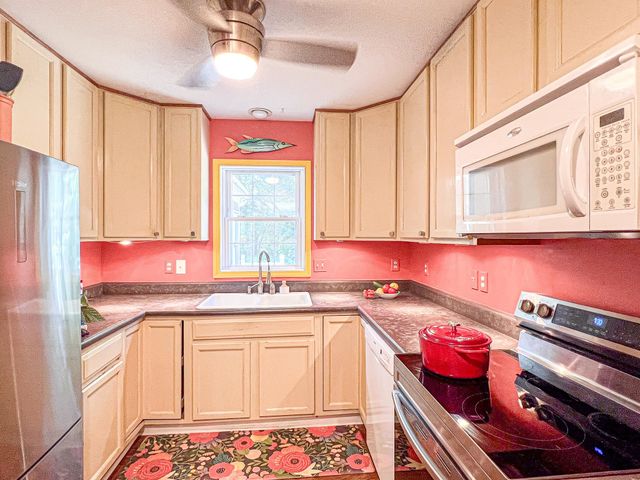 68 Partridge Ln., Pawleys Island, SC 29585
