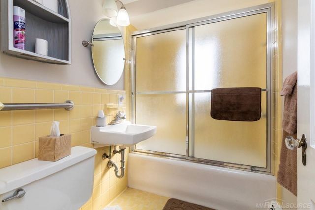 1516 St Clair River Drive, Algonac, MI 48001