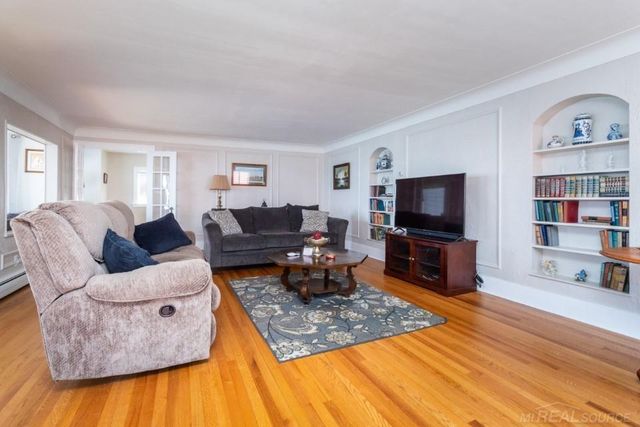 1516 St Clair River Drive, Algonac, MI 48001