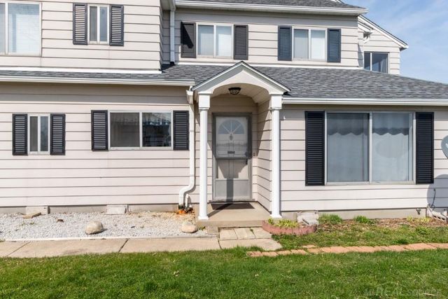 1516 St Clair River Drive, Algonac, MI 48001