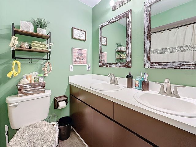6128 OAK CLUSTER CIRCLE, Tampa, FL 33634