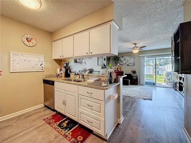 6128 OAK CLUSTER CIRCLE, Tampa, FL 33634