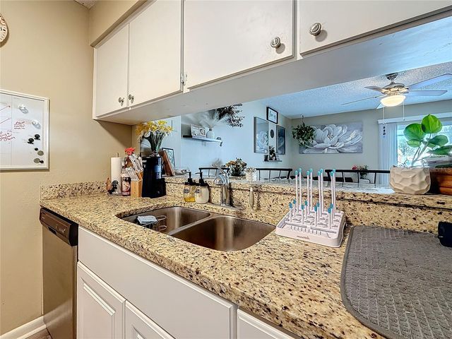 6128 OAK CLUSTER CIRCLE, Tampa, FL 33634
