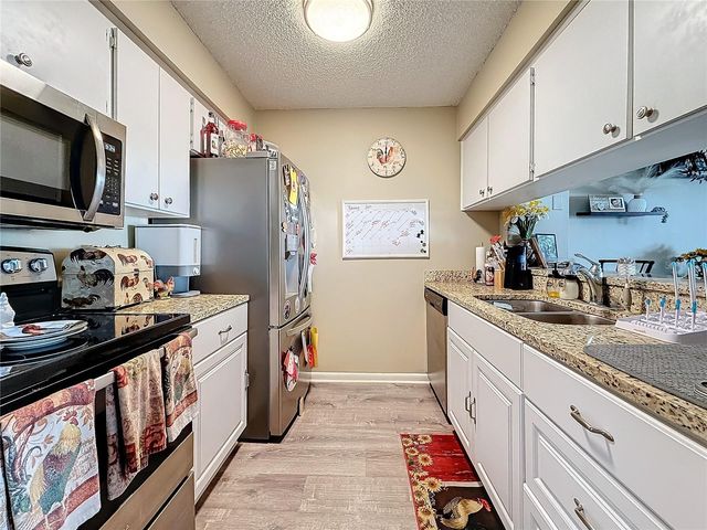 6128 OAK CLUSTER CIRCLE, Tampa, FL 33634