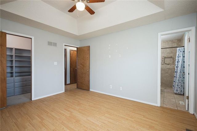 817 Stone Brook Drive, Grain Valley, MO 64029