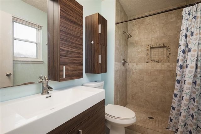 817 Stone Brook Drive, Grain Valley, MO 64029