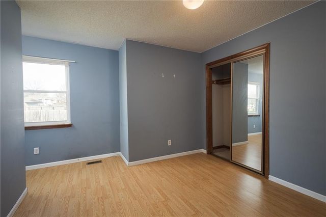 817 Stone Brook Drive, Grain Valley, MO 64029