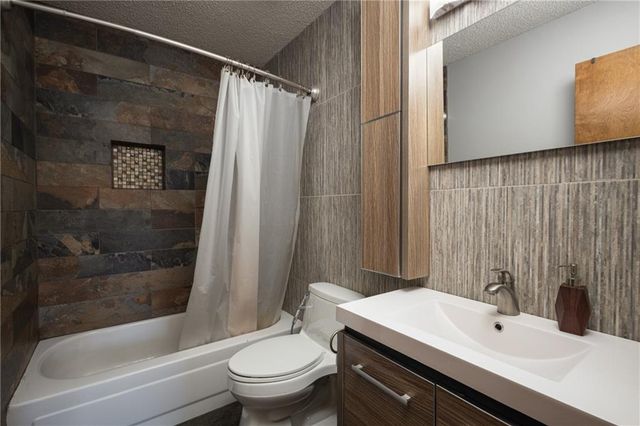 817 Stone Brook Drive, Grain Valley, MO 64029