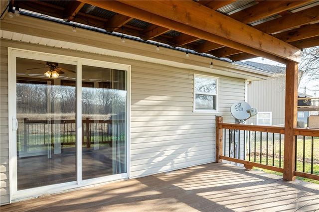 817 Stone Brook Drive, Grain Valley, MO 64029