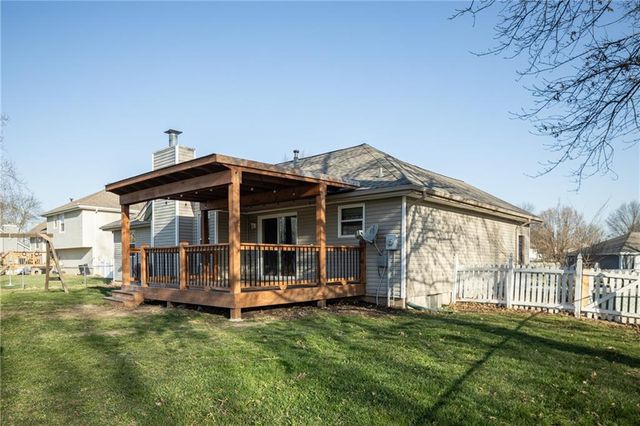 817 Stone Brook Drive, Grain Valley, MO 64029
