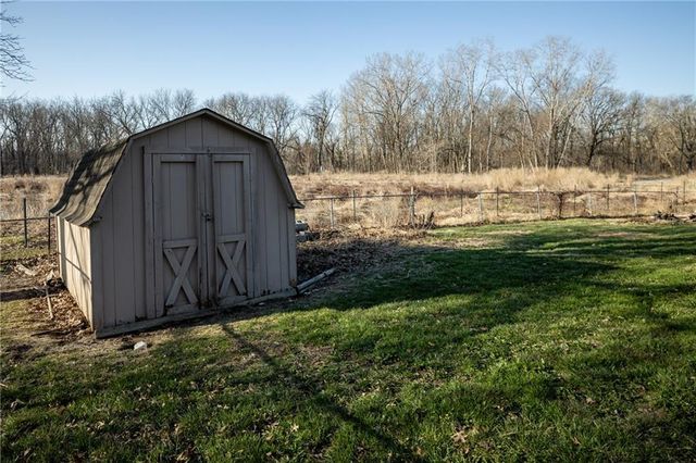 817 Stone Brook Drive, Grain Valley, MO 64029