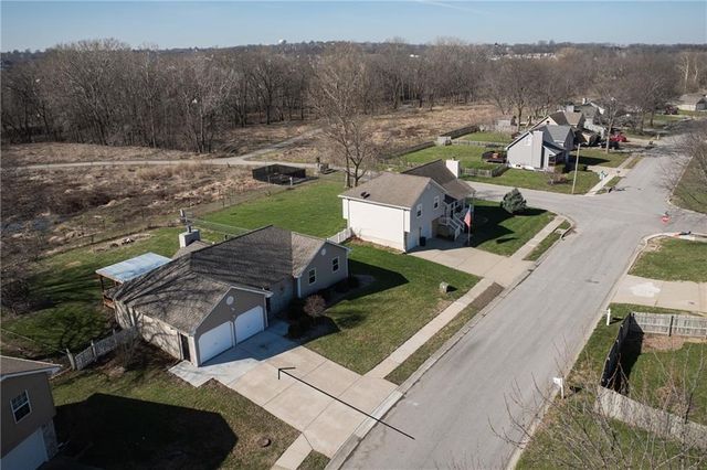 817 Stone Brook Drive, Grain Valley, MO 64029