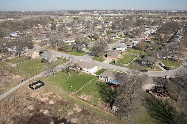 817 Stone Brook Drive, Grain Valley, MO 64029