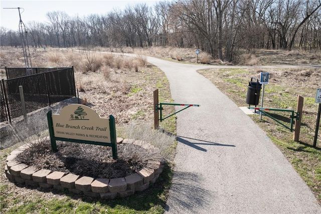 817 Stone Brook Drive, Grain Valley, MO 64029