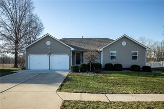 817 Stone Brook Drive, Grain Valley, MO 64029