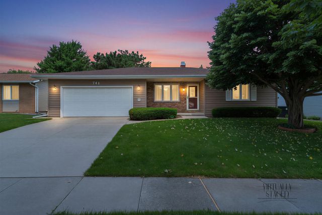 741 Wildwood Road, Waterloo, IA 50701