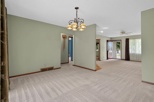 741 Wildwood Road, Waterloo, IA 50701