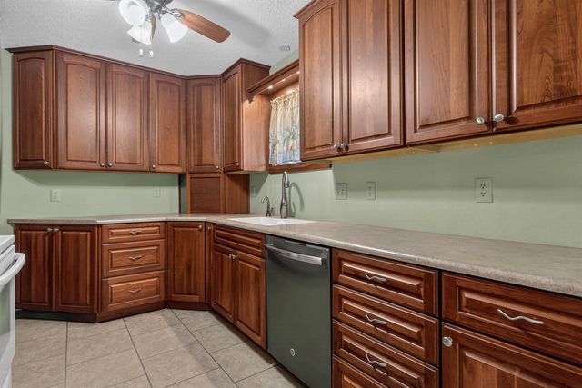 741 Wildwood Road, Waterloo, IA 50701