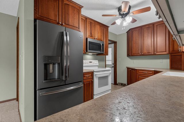 741 Wildwood Road, Waterloo, IA 50701