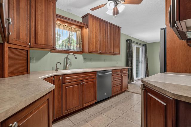 741 Wildwood Road, Waterloo, IA 50701