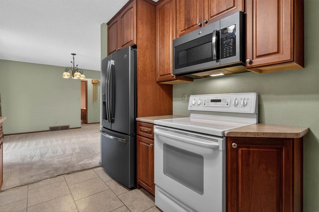 741 Wildwood Road, Waterloo, IA 50701