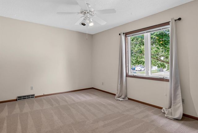 741 Wildwood Road, Waterloo, IA 50701