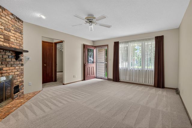 741 Wildwood Road, Waterloo, IA 50701