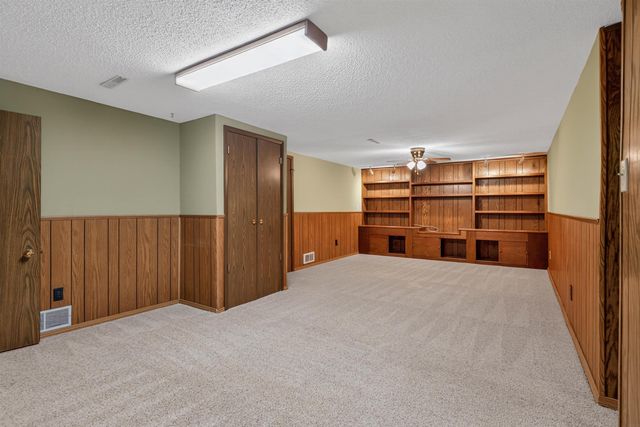 741 Wildwood Road, Waterloo, IA 50701